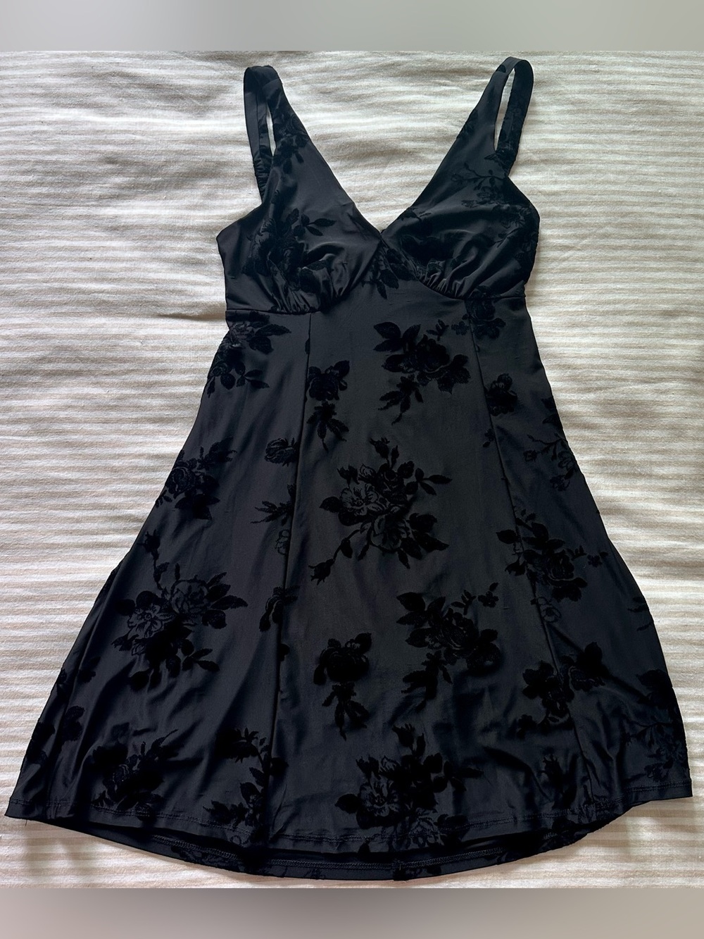 sincerely jules black on black velvet roses stretchy dress / size small